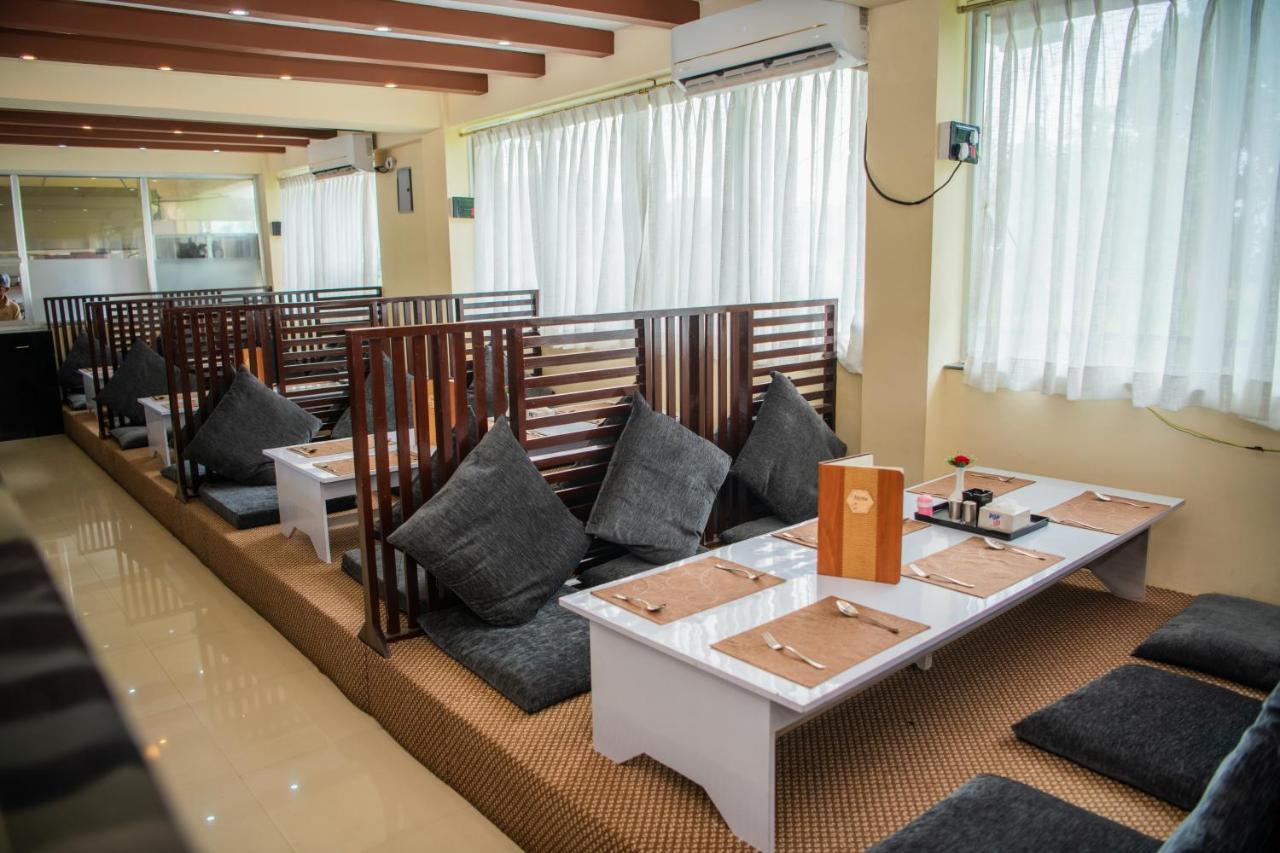 Quick 20 Riverside Hotel Amlekhganj Bagian luar foto