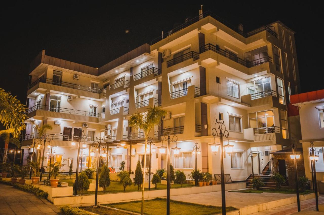 Quick 20 Riverside Hotel Amlekhganj Bagian luar foto
