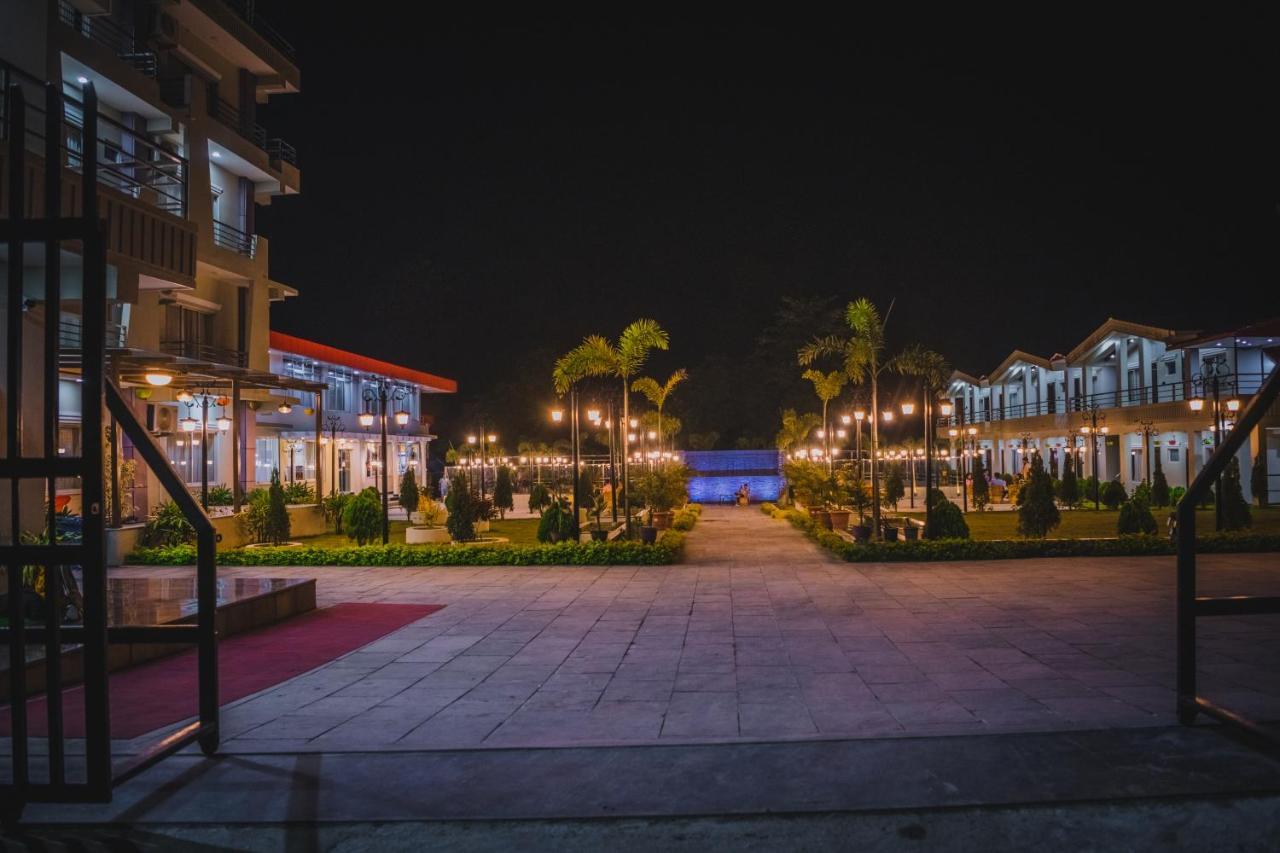 Quick 20 Riverside Hotel Amlekhganj Bagian luar foto