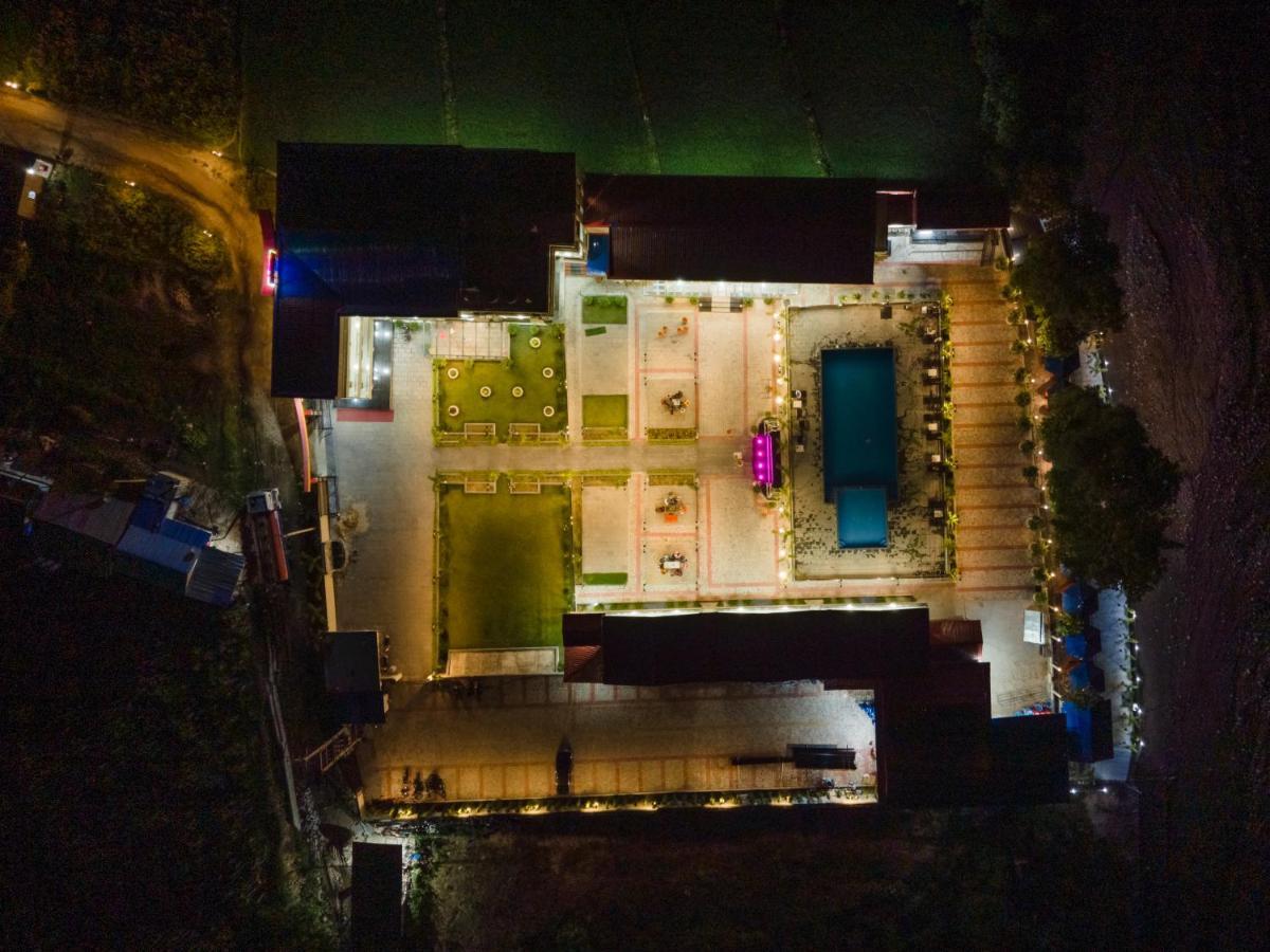 Quick 20 Riverside Hotel Amlekhganj Bagian luar foto